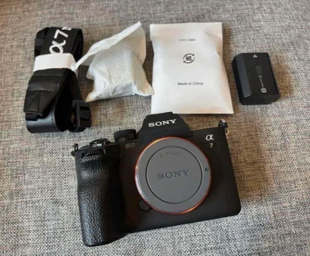 Sony Alpha a7 IV Mirrorless Camera Body Box Battery Strap 3000 Shutter A7M4 JDM