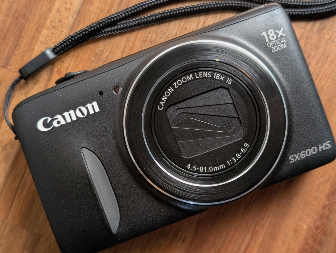 N MINT Canon Power Shot SX600 HS 16MP 18x Digital Camera English ok Japan