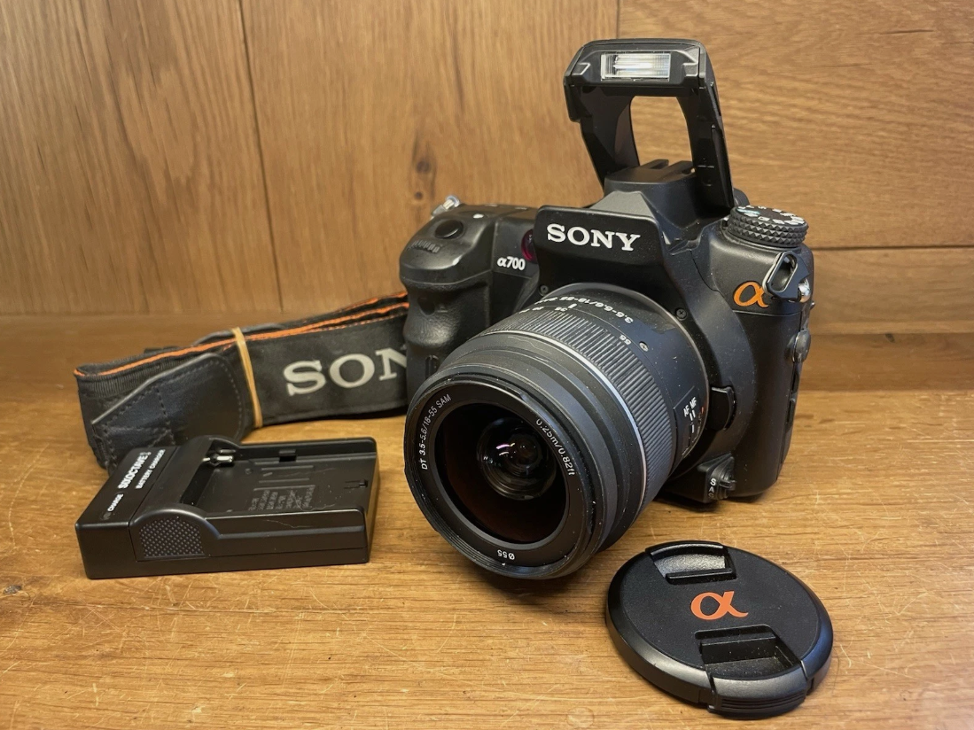Sony Alpha700 DSLR-A700 Camera DT 18-55mm F/3.5-5.6 SAL1855 12.2MP