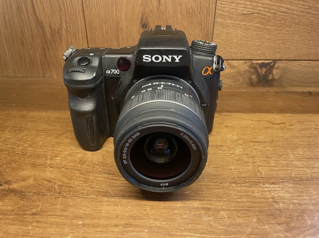 Sony Alpha700 DSLR-A700 Camera DT 18-55mm F/3.5-5.6 SAL1855 12.2MP