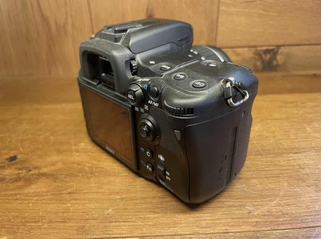 Sony Alpha700 DSLR-A700 Camera DT 18-55mm F/3.5-5.6 SAL1855 12.2MP